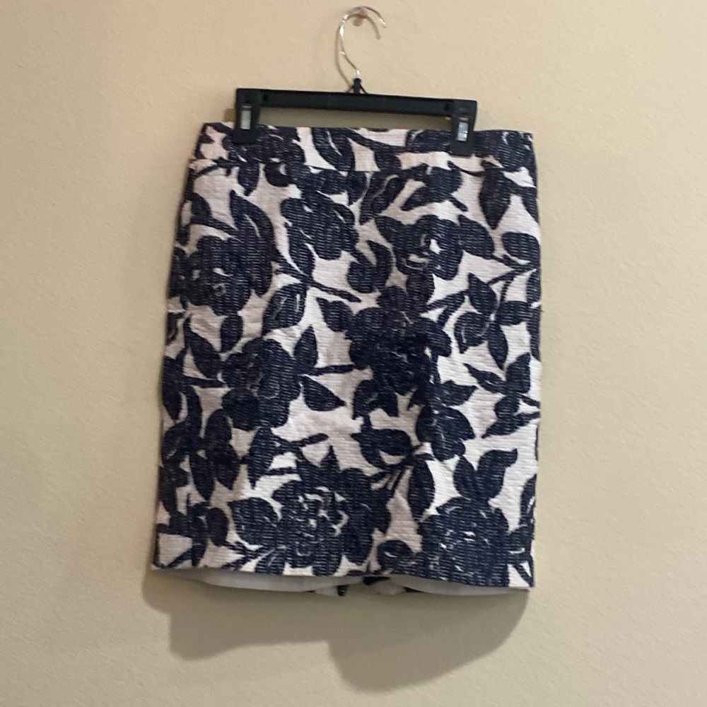 Work skirt with floral design
